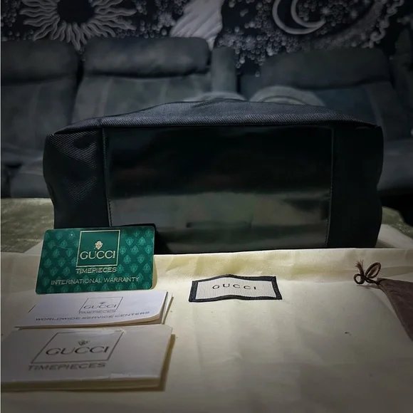 Authentic Vintage Gucci Black Bag with Bamboo Accent handbag - Picture 16 of 17